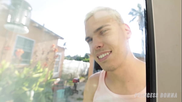 Nonton Young Stud Tony Sting Owns Princess Donna's Milf Pussy thumbnail