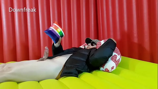 Play MP4 - Water Wing Wanking On Inflatable Mattress By Downfreak