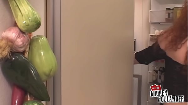 Nonton Otto Bauer Dps Audrey Hollander With Veggies And Cock! thumbnail