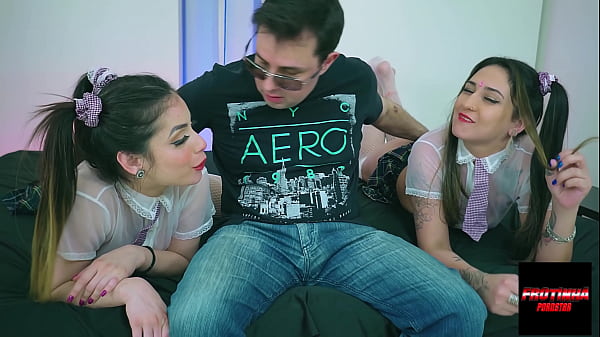 Fiz uma aula deliciosa de PUTARIA com a SUMAYA GANESHA e ANNE BONNY, reprovaram e eu passei elas no pau 