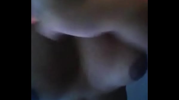 Play MP4 - Jovencita se desnuda y se toca