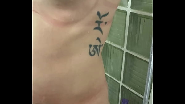 Dans ma douche qui veut me rejoindre bisous de nous bonne soir&eacute;e 