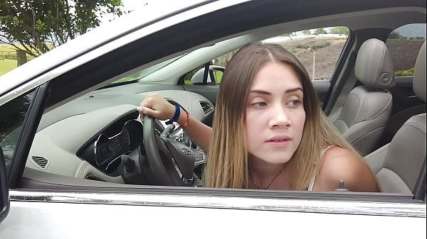 Sara Blonde Cachonda Se Masturba En Automovil thumbnail