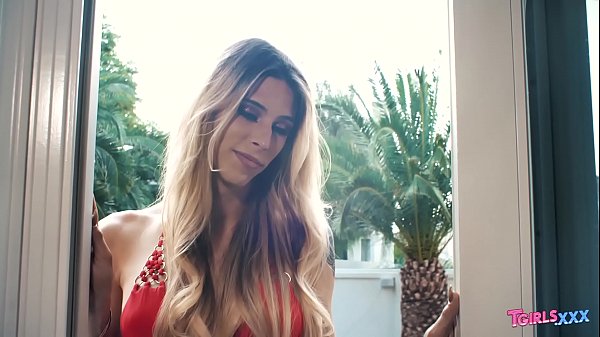 Play MP4 - Casey Kisses&colon; TGirl Creme