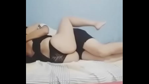 Me la follo mientras su esposo sale a trabajar 