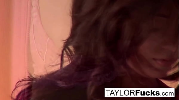 Taylor'_s Sexy In Pink