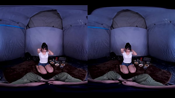 Play MP4 - キャンプ中【突然の嵐】怖がるみつきちゃんを支えたら吊り橋効果でヤレました！しかも中出しw　渚みつき