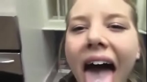 Play MP4 - Horny teen gilrfriend sucking in a public store