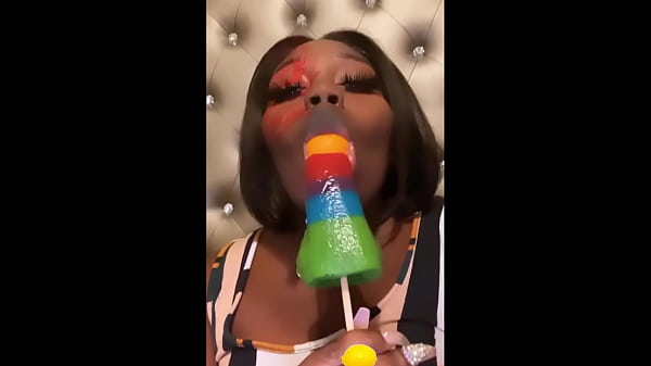 Lovely BBW SSBBW FETISH - Black Girl Twerking ASS 