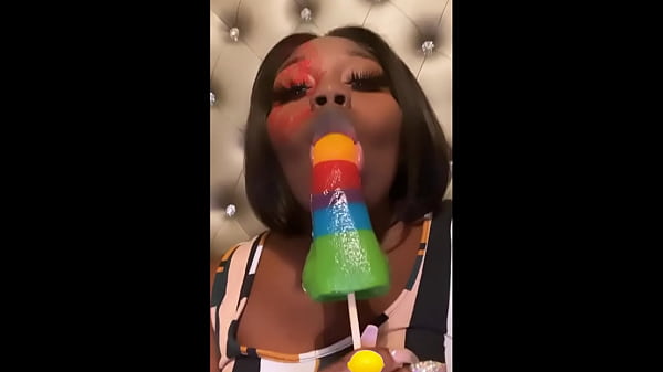 AMAZING BBW EBONY sucking DILDO