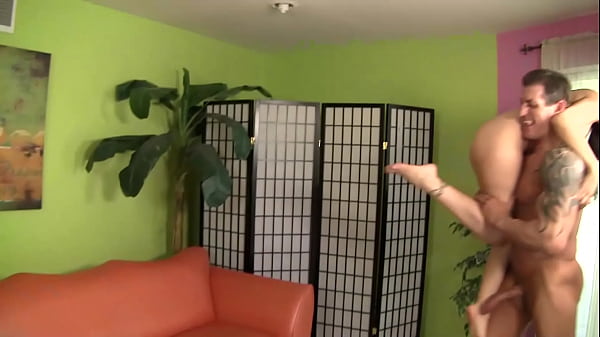 Play MP4 - Esperanza Diaz Loves Tattooed Daddy Figures