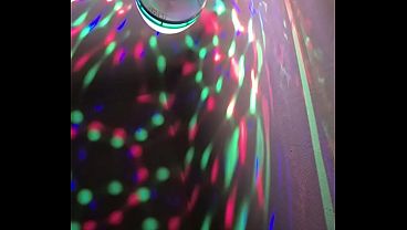 Peruano se coge a una argentina y a esta le encanta mamarle y sacarle la leche 