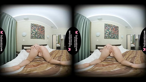 Play MP4 - Chubby plump babe&comma; Amalia Davis is masturbating&comma; in VR