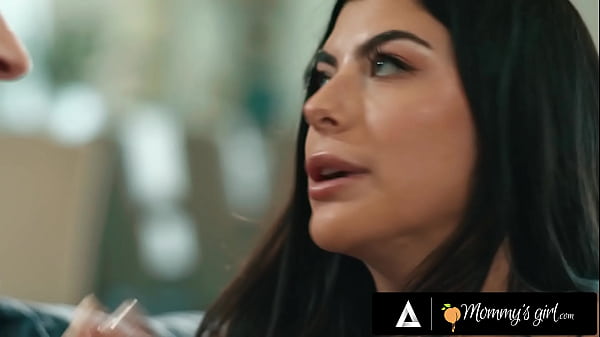 Play MP4 - MOMMY'S GIRL - Pretty Gal Ritchie's Apology To Overlooked Stepmom Sophia Locke Sparks Sexual Tension