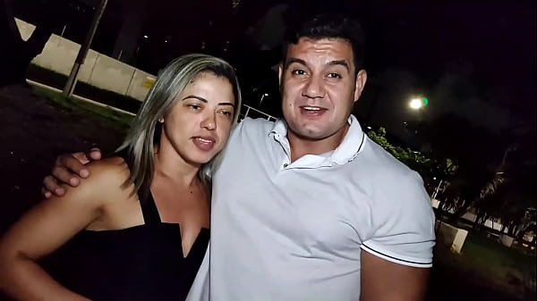 Casada Gulosa Chupando O Amante Na Pra&ccedil;a thumbnail