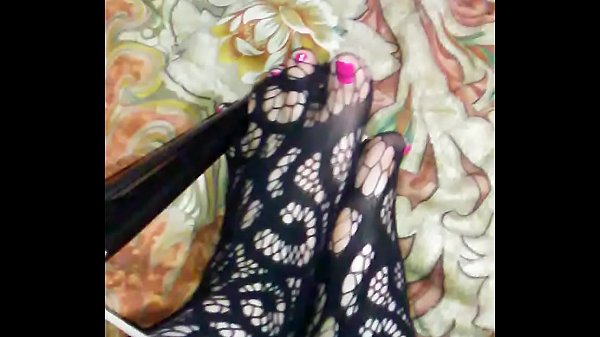 Worship my pink toes 