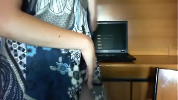 Play MP4 - Sono da sola in ufficio ed &egrave; un buon momento per farti vedere quanto posso essere troia