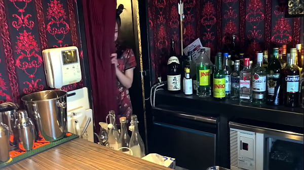 ハメ撮り　150cm貧乳口リ体型の看板娘20歳。ペロペロ亀頭を舐め回し吸い付きながらちんちんをしゃぶる。騎乗位sex。素人 中出し ハメ撮り コスプレ スレンダー 貧乳・微乳 美脚 美尻 3xchp4d