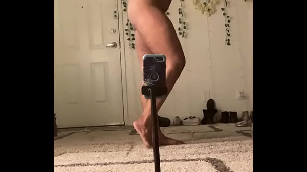 Naked posing muscle girl 