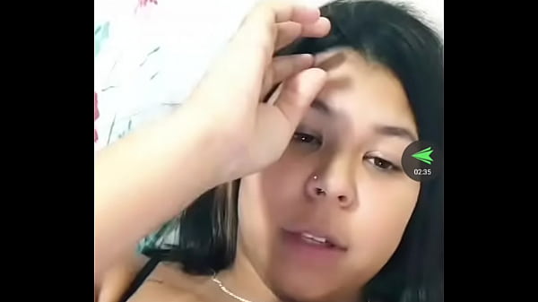Play MP4 - Novinha peituda com marquinha na live