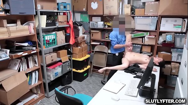 Sweet chick Jade Noir wants to fucklarge dick