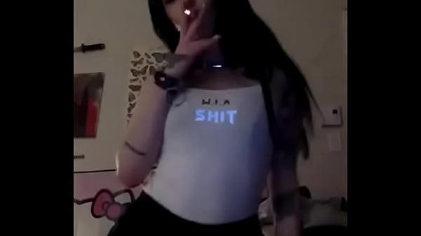 Nonton Raven Black Hair Smoking thumbnail