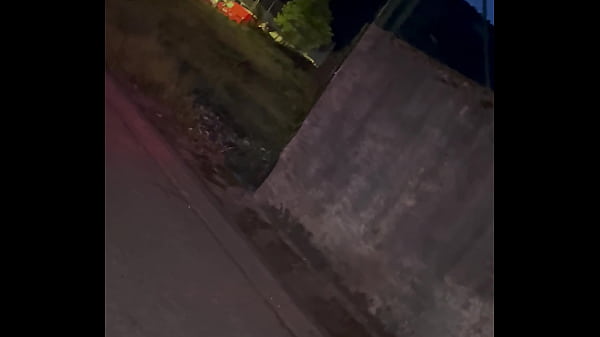 Un petit renard plein de vid&eacute;os ou je me caresse et ejacule sur mon profils 