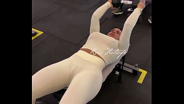 Indo Treinar Bem Safadinha, Qual Seria Sua Rea&ccedil;&atilde;o Se Treinasse Na Mesma Academia Que Eu? thumbnail