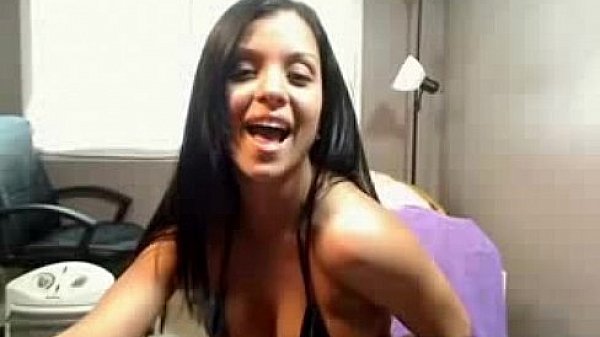 Nonton Webcam Girl Playing With Her Pussy thumbnail