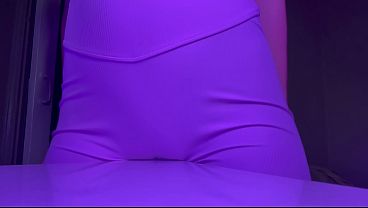 Трется о стол кончает на столе очень мокро настоящий оргазм