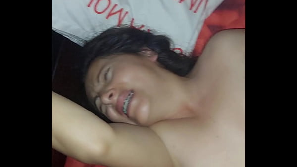 Play MP4 - Jovencita casi se desmaya de un fuerte anal estaba bien arrecha&period;