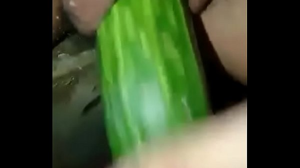 Thủ d&acirc;m bằng dưa leo