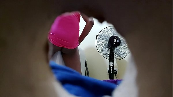 Play MP4 - Usinichungulie Wewe Kenyan House Maid Kwa Bedroom Yangu &lpar;2&rpar;