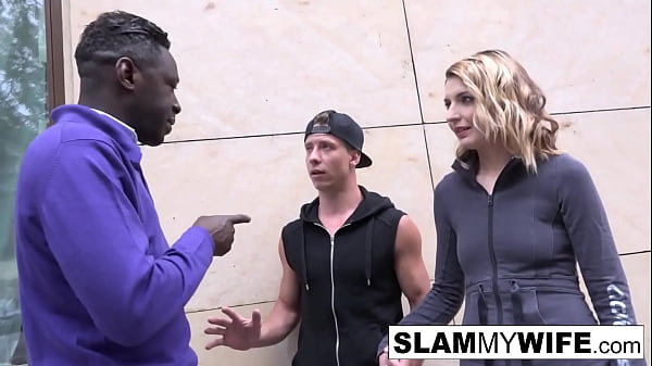 Guy watched his girlfriend take it in_the butt