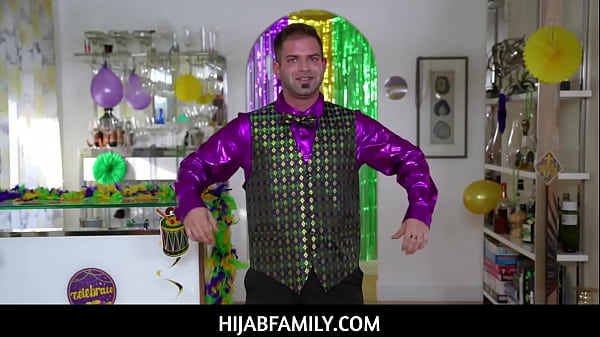 Nonton Gf's Ready To Flash Tits But Not Remove Hijab thumbnail