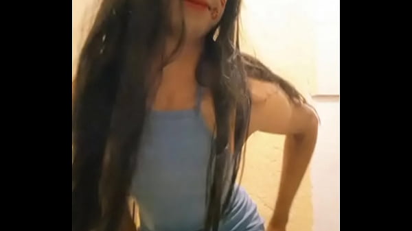 Quiero probar 2 penes en vestidito