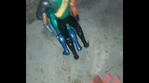 Depois de uma noite cansativa o Max Steel s&oacute_ quer descansar
