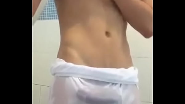 Molhando o corpo e a cueca 