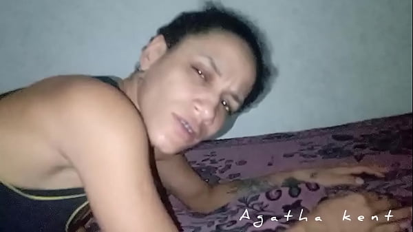 Pedi para pintar minha casa ele todo sujo de tinta eu com tes&atilde;o peguei ele