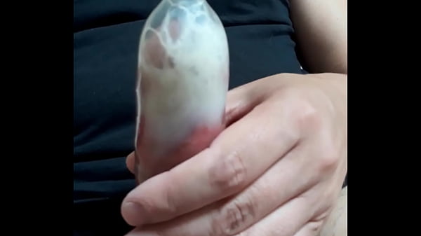 Play MP4 - Huge load in condom