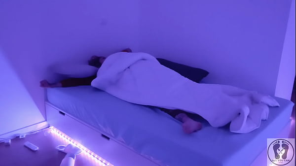 Nonton 4k Pissing On Myself Before Shower Impossible Position Pee thumbnail