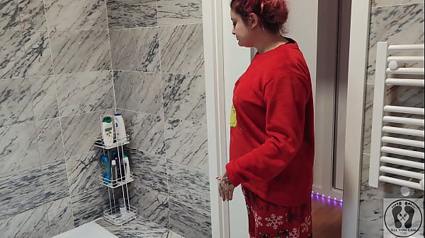 4K PISSING ON MYSELF BEFORE SHOWER IMPOSSIBLE POSITION PEE