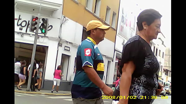 Una llenita con_este culito por_la callede trujillo