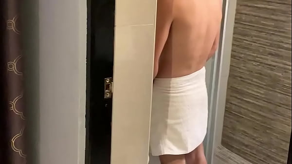 Play MP4 - mucular tatted up hot guys taking a piss