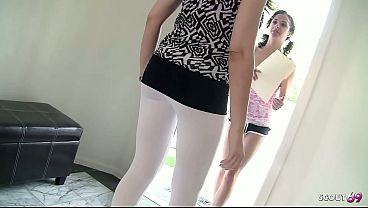 Nonton Black Hair Big Tits Step-mom Tricked Petite Latina Girl To First Time Lesbian Sex When Home Alone thumbnail