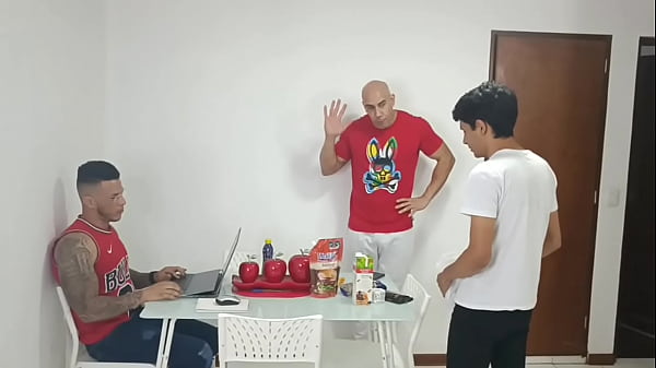 Rico Video Follamos Al Chico Que Trabaja En El Supermercado Como Castigo De Haber Tra&iacute;do La Leche Vencida thumbnail