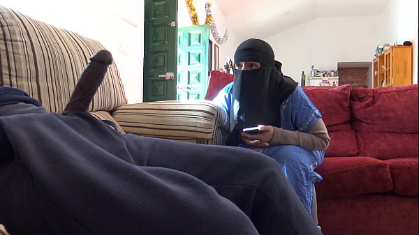 Play MP4 - A Turkish woman is NOT SCARED when her husbands friend shows his big black cock