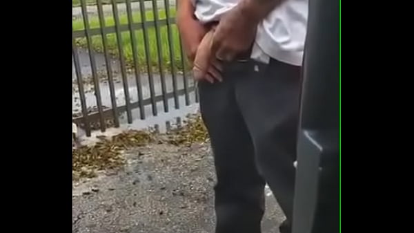 Play MP4 - Dando um Mij&atilde;o