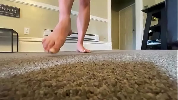 Nonton Hmm Is There A Tiny Lurking Around My House? Better Hope I Don&rsquo;t Find You...#sizetwitter #feet #feetfetish #giantess #g ... thumbnail