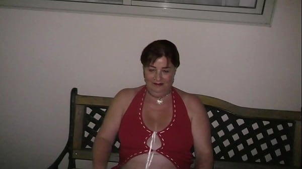 Nonton Slutty Kiwi Milf Peeing On The Seat Outside Her Motel Room And Used As Toilet By Her Master thumbnail